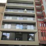� un edificio di sei piani, commissionato dalla famiglia Mazzitelli all�ingegnere Eugenio Calvacanti, la cui presenza � passata quasi inosservata fino a pochi giorni fa...